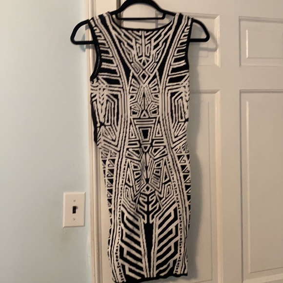 Black and white geometric bodycon dress! - Picture 3 of 3